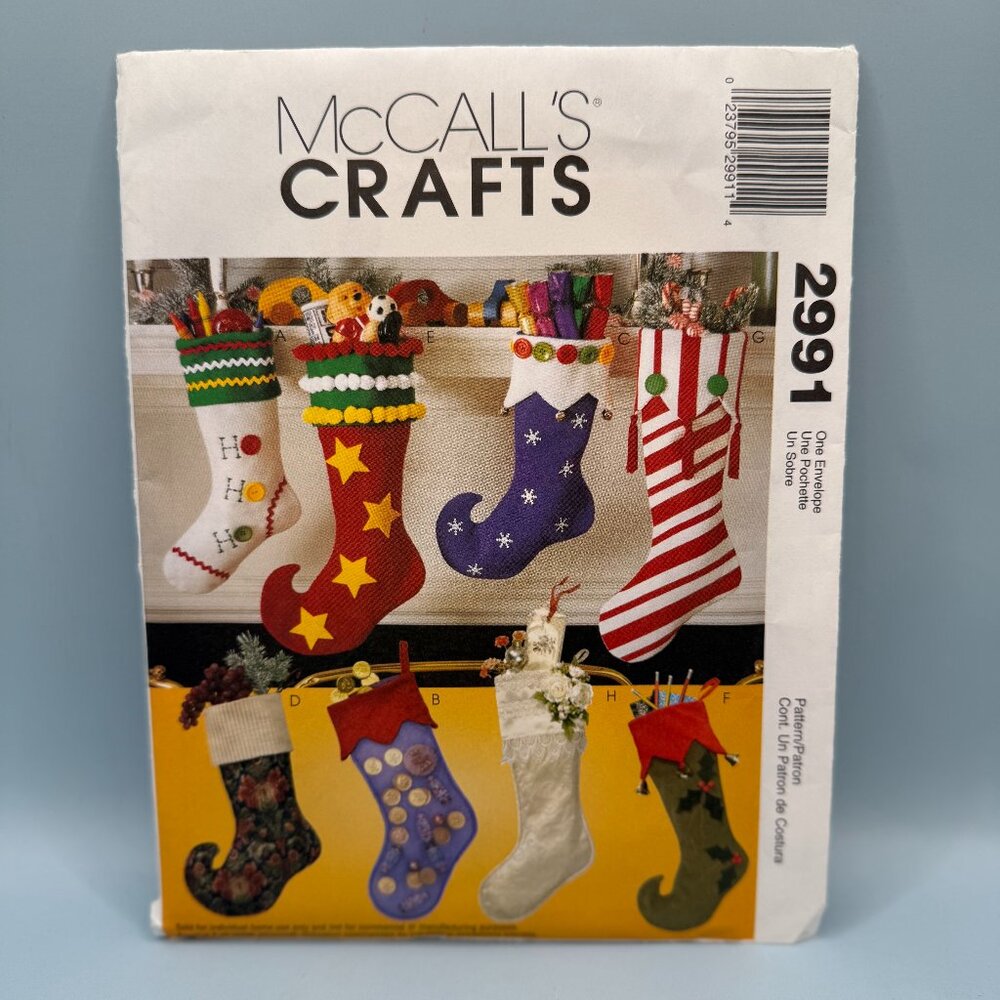 McCalls Craft Pattern 2991 Christmas Stockings  8 Designs 2 Shapes 4 Sizes Uncut